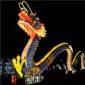 Pertunjukan Cahaya Festival Lentera Naga Merah Tradisional Cina